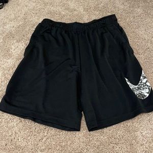 Nike basketball shorts, large